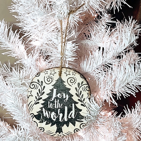 Hand Crafted Decoupage Wooden Christmas Ornament/Joy To The World Decoupage - Picture 1 of 3